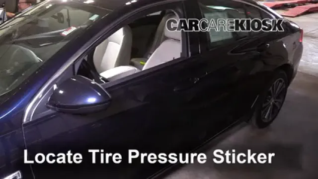 2018 Buick Regal Sportback Preferred II 2.0L 4 Cyl. Turbo Neumáticos y ruedas Controlar presión de neumáticos